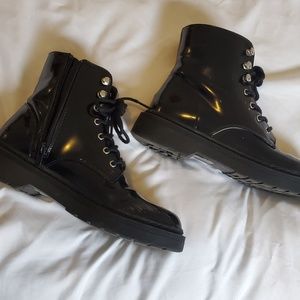 Combat style rainboots